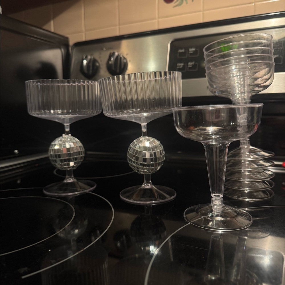 Elegant Clear Plastic Glass Cup Set